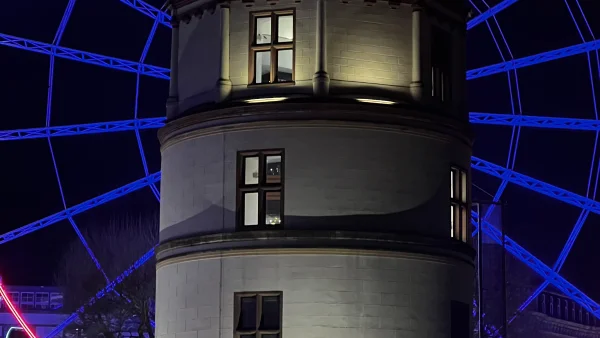 Mehr als nur eine Fahrt: Die Spezial-Pakete im Düsseldorfer Riesenrad (Frühstück, Wein & VIP)