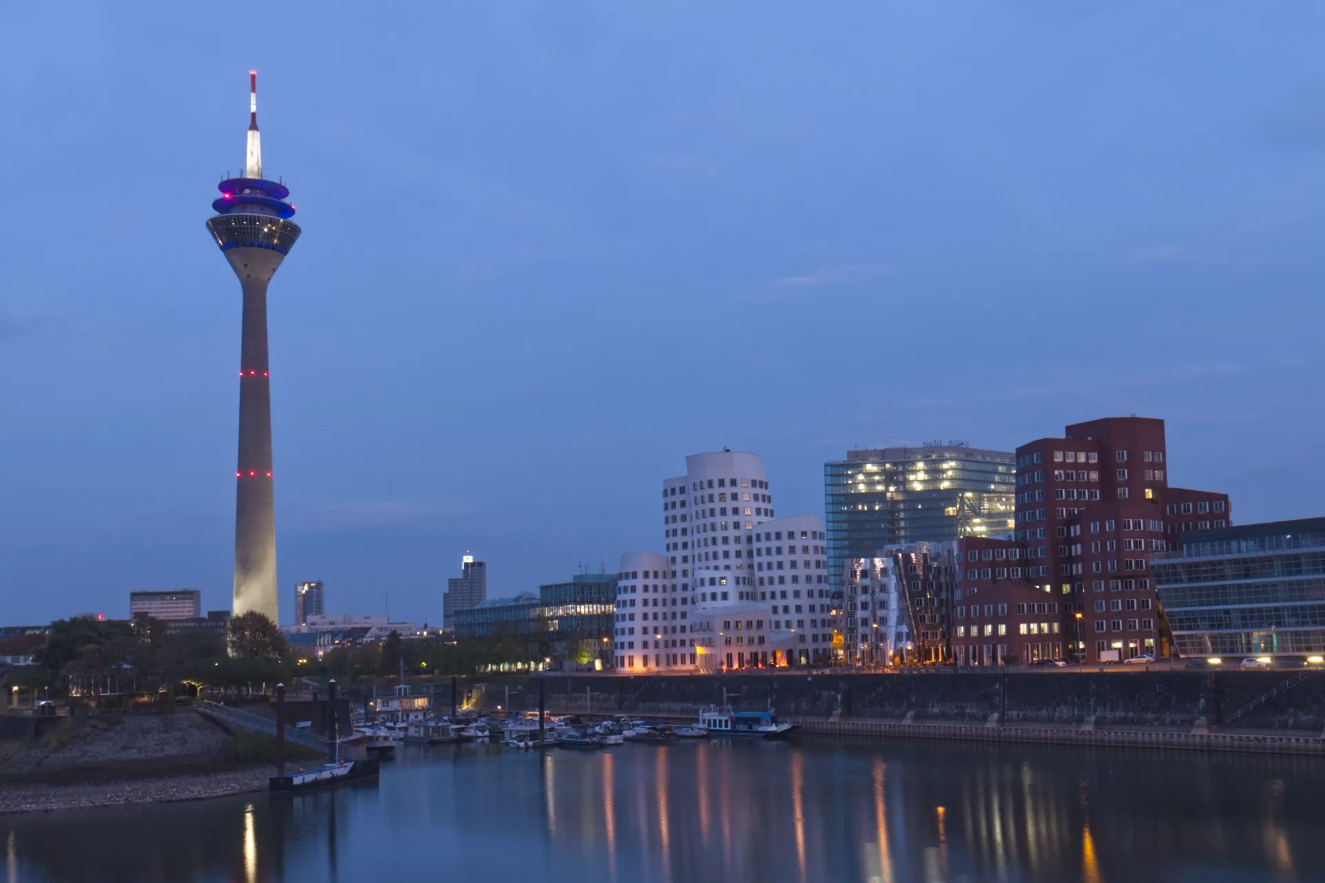 Die Gehry-Bauten im Düsseldorfer Medienhafen