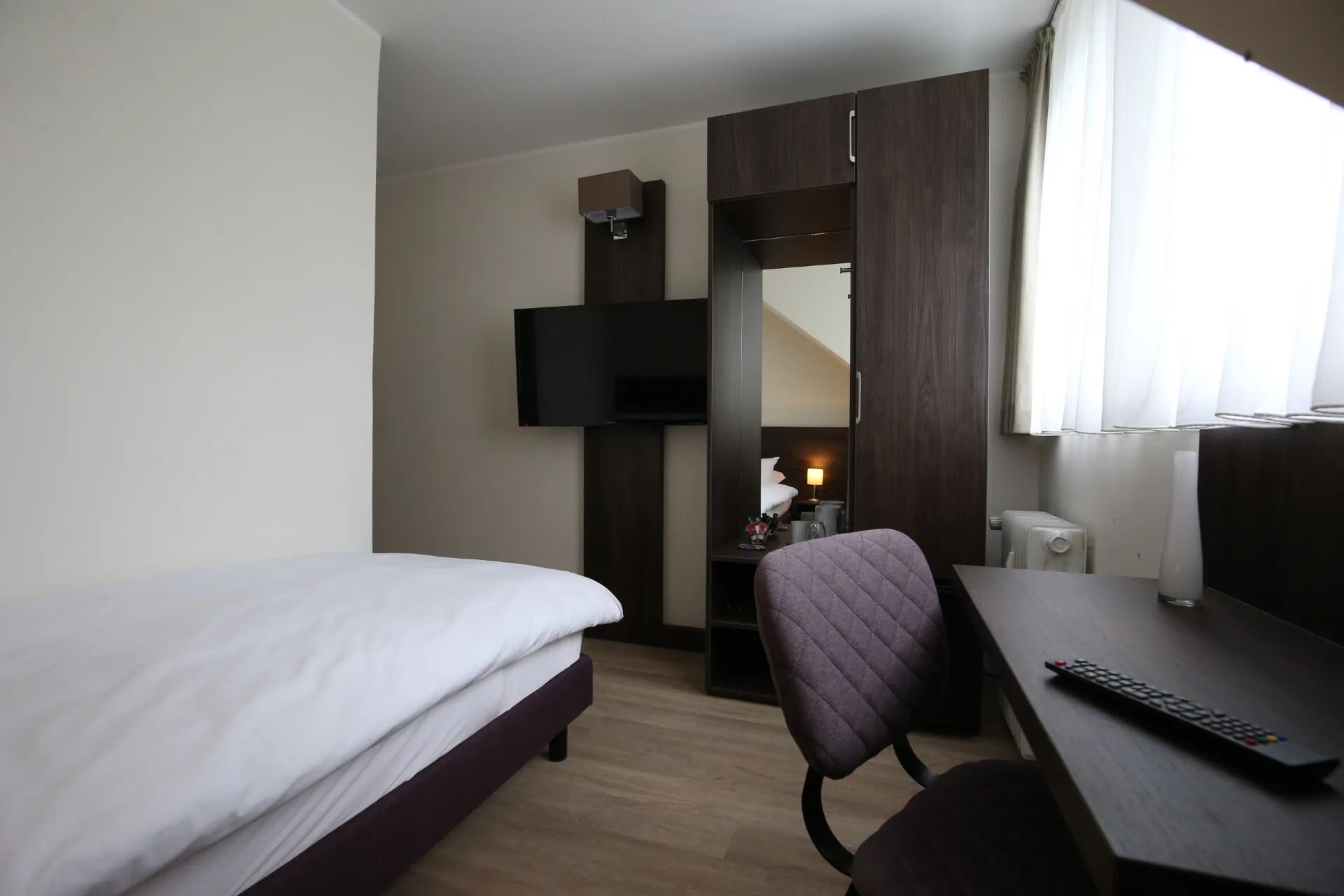 Einzelzimmer im ruhigen Hotel Garni Fährhaus Düsseldorf am Rhein